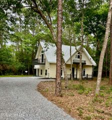 1024 Walnut Street, Ocean Springs, MS 39564