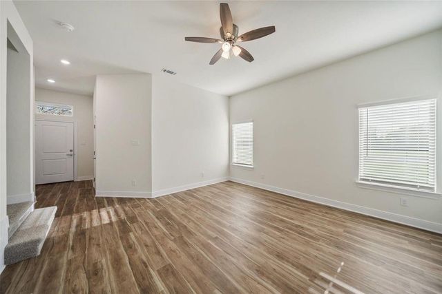 410 W Marlin Street, Willis, TX 77378
