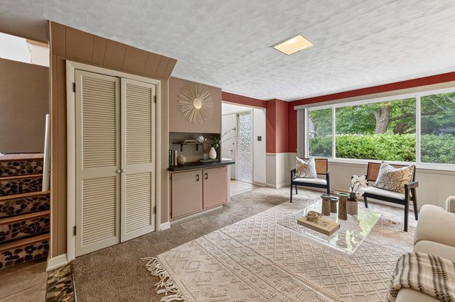 8551 N Manor LANE, Fox Point, WI 53217