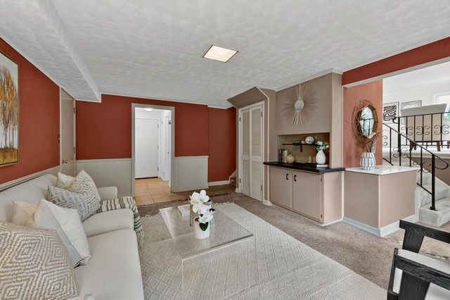 8551 N Manor LANE, Fox Point, WI 53217