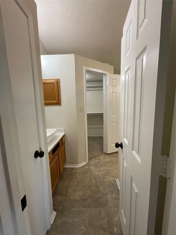 2332 Abbington Lane, Grand Prairie, TX 75052