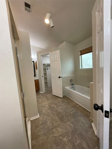 2332 Abbington Lane, Grand Prairie, TX 75052