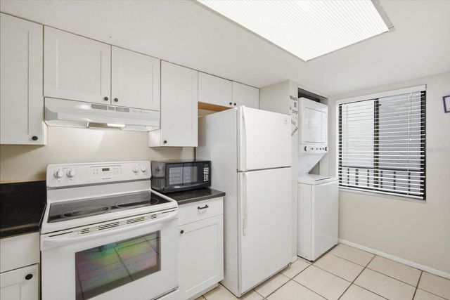 7500 40TH AVENUE W 203, Bradenton, FL 34209