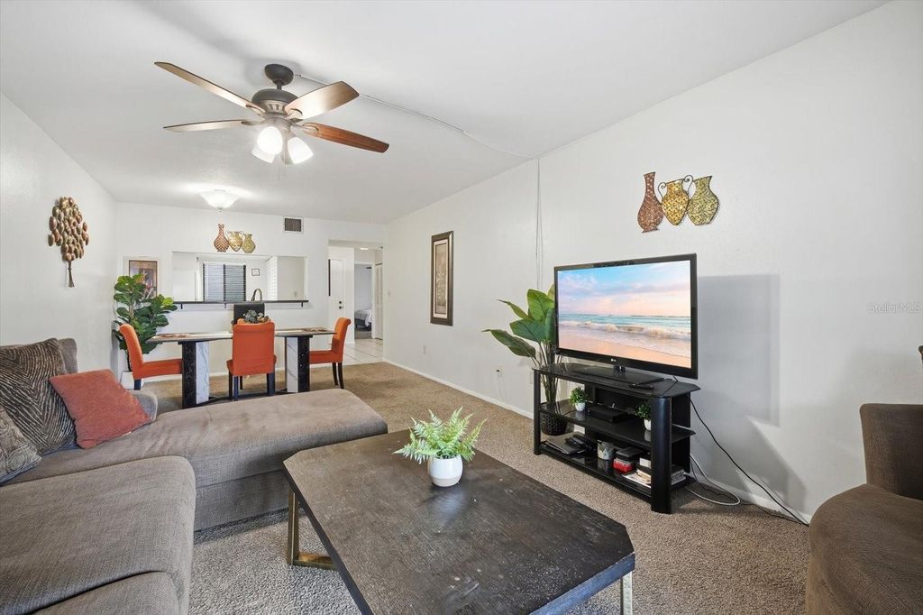 Image 8 of property listing at 7500 40TH AVENUE W 203, Bradenton, FL 34209