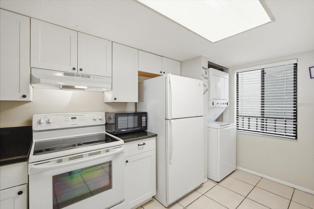 Image 9 of property listing at 7500 40TH AVENUE W 203, Bradenton, FL 34209