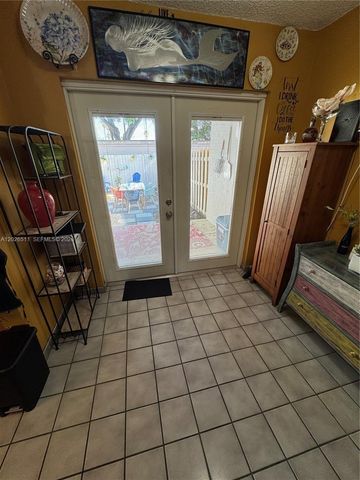 10428 NW 3rd St, Pembroke Pines, FL 33026
