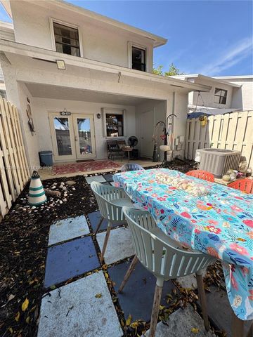 10428 NW 3rd St, Pembroke Pines, FL 33026