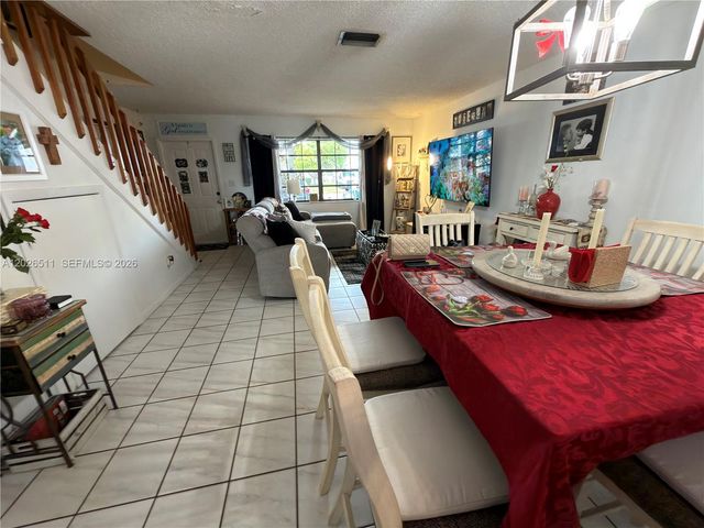10428 NW 3rd St, Pembroke Pines, FL 33026