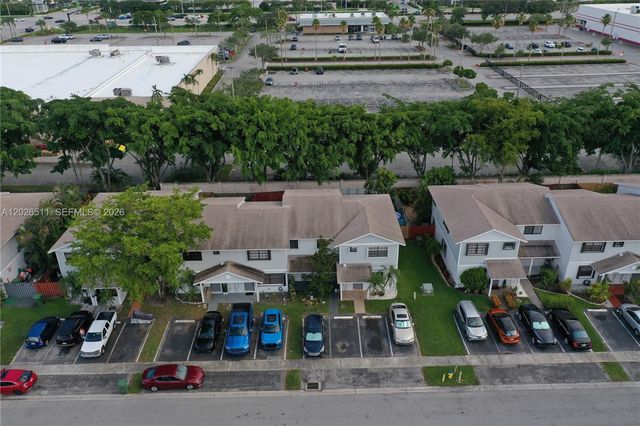 10428 NW 3rd St, Pembroke Pines, FL 33026
