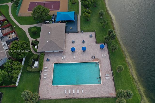 10428 NW 3rd St, Pembroke Pines, FL 33026