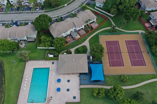 10428 NW 3rd St, Pembroke Pines, FL 33026