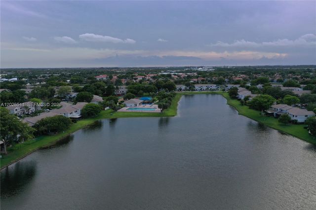 10428 NW 3rd St, Pembroke Pines, FL 33026