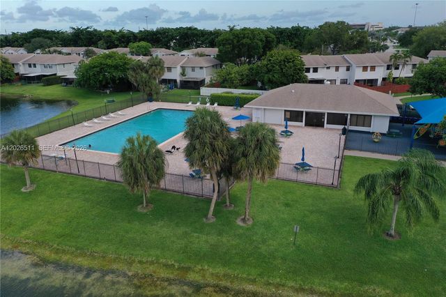 10428 NW 3rd St, Pembroke Pines, FL 33026