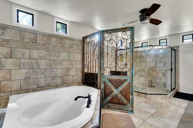 5102 Largo Drive, De Cordova, TX 76049