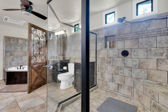 5102 Largo Drive, De Cordova, TX 76049