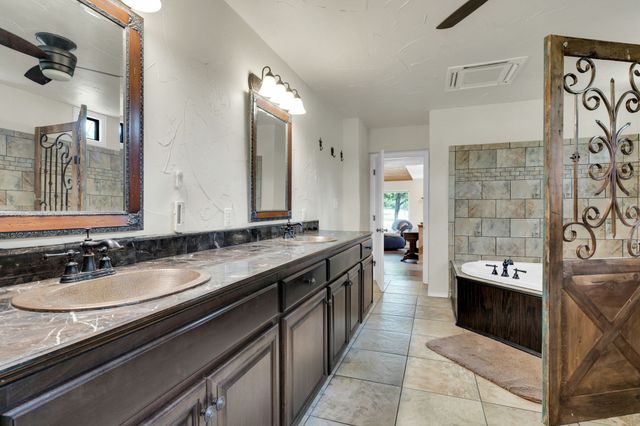5102 Largo Drive, De Cordova, TX 76049