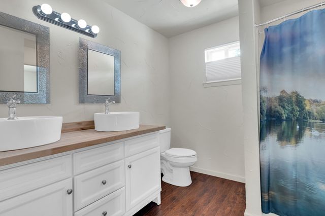 5102 Largo Drive, De Cordova, TX 76049