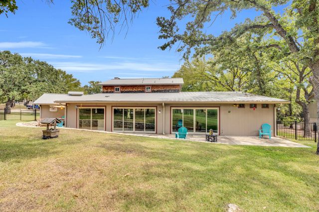 5102 Largo Drive, De Cordova, TX 76049