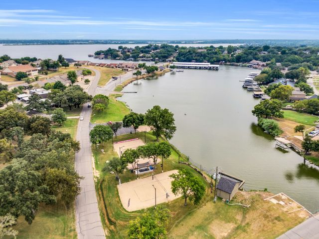 5102 Largo Drive, De Cordova, TX 76049