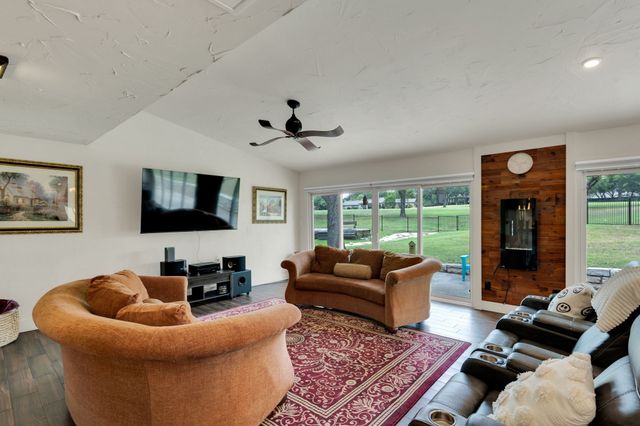 5102 Largo Drive, De Cordova, TX 76049