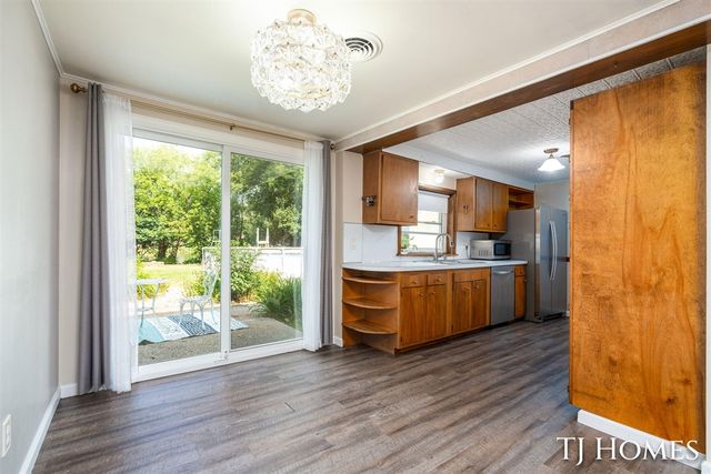 2215 Maguire Avenue, Grand Rapids, MI 49525