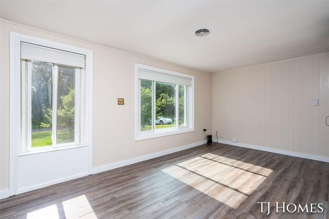 2215 Maguire Avenue, Grand Rapids, MI 49525