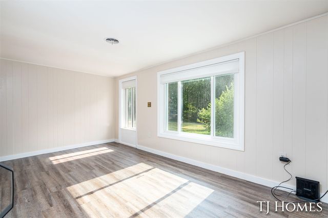 2215 Maguire Avenue, Grand Rapids, MI 49525