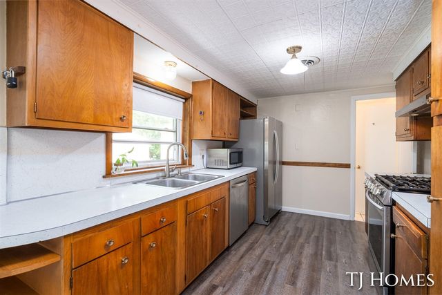 2215 Maguire Avenue, Grand Rapids, MI 49525