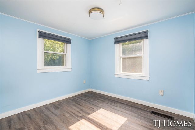 2215 Maguire Avenue, Grand Rapids, MI 49525