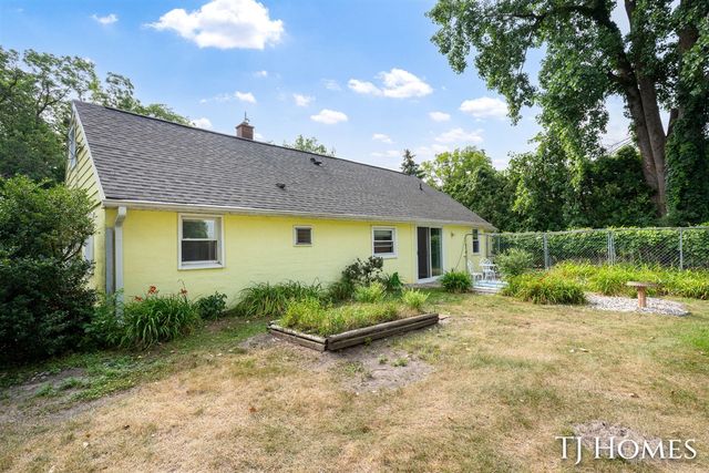 2215 Maguire Avenue, Grand Rapids, MI 49525