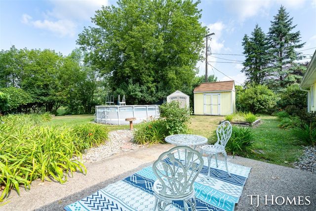 2215 Maguire Avenue, Grand Rapids, MI 49525