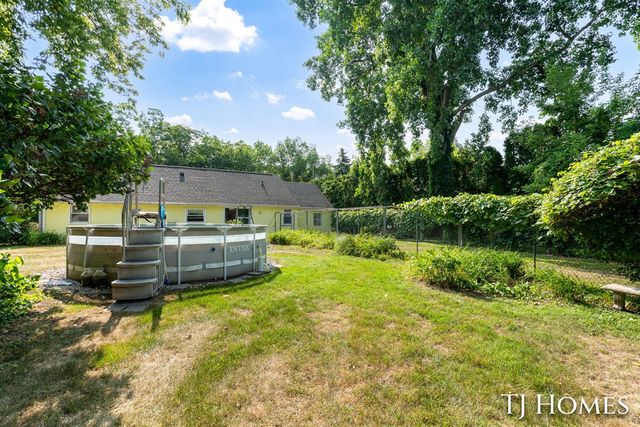 2215 Maguire Avenue, Grand Rapids, MI 49525