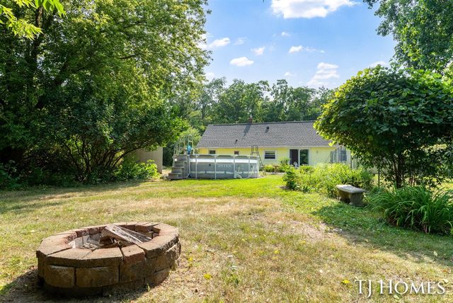 2215 Maguire Avenue, Grand Rapids, MI 49525
