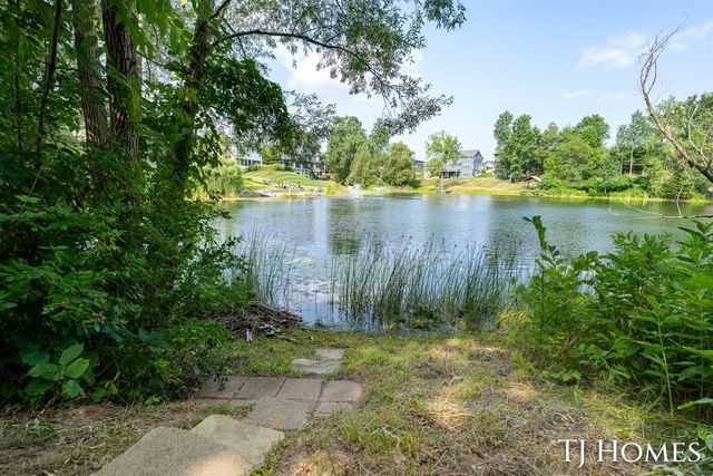 2215 Maguire Avenue, Grand Rapids, MI 49525
