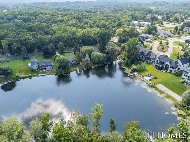 2215 Maguire Avenue, Grand Rapids, MI 49525