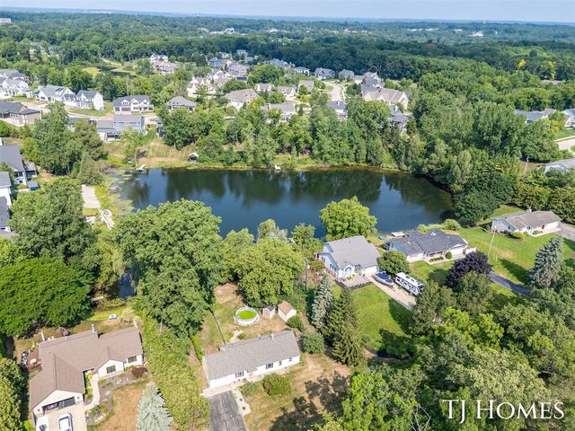 2215 Maguire Avenue, Grand Rapids, MI 49525
