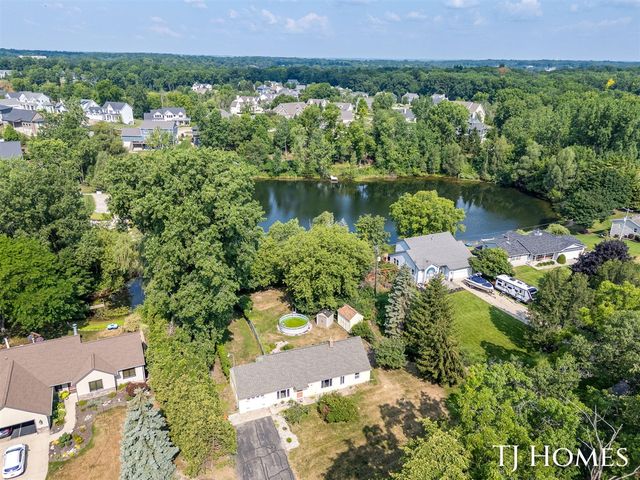 2215 Maguire Avenue, Grand Rapids, MI 49525