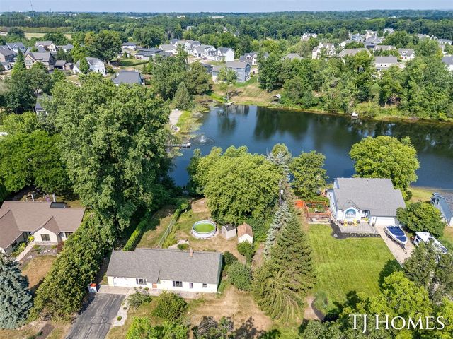 2215 Maguire Avenue, Grand Rapids, MI 49525