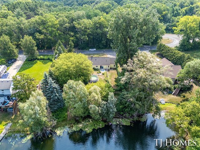 2215 Maguire Avenue, Grand Rapids, MI 49525