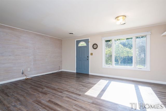 2215 Maguire Avenue, Grand Rapids, MI 49525