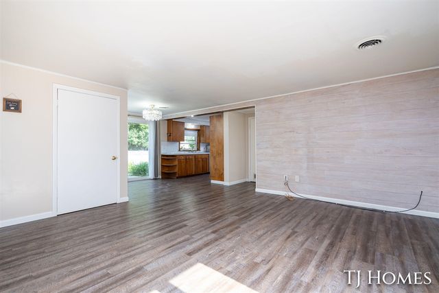 2215 Maguire Avenue, Grand Rapids, MI 49525