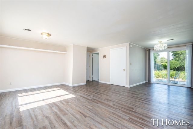 2215 Maguire Avenue, Grand Rapids, MI 49525