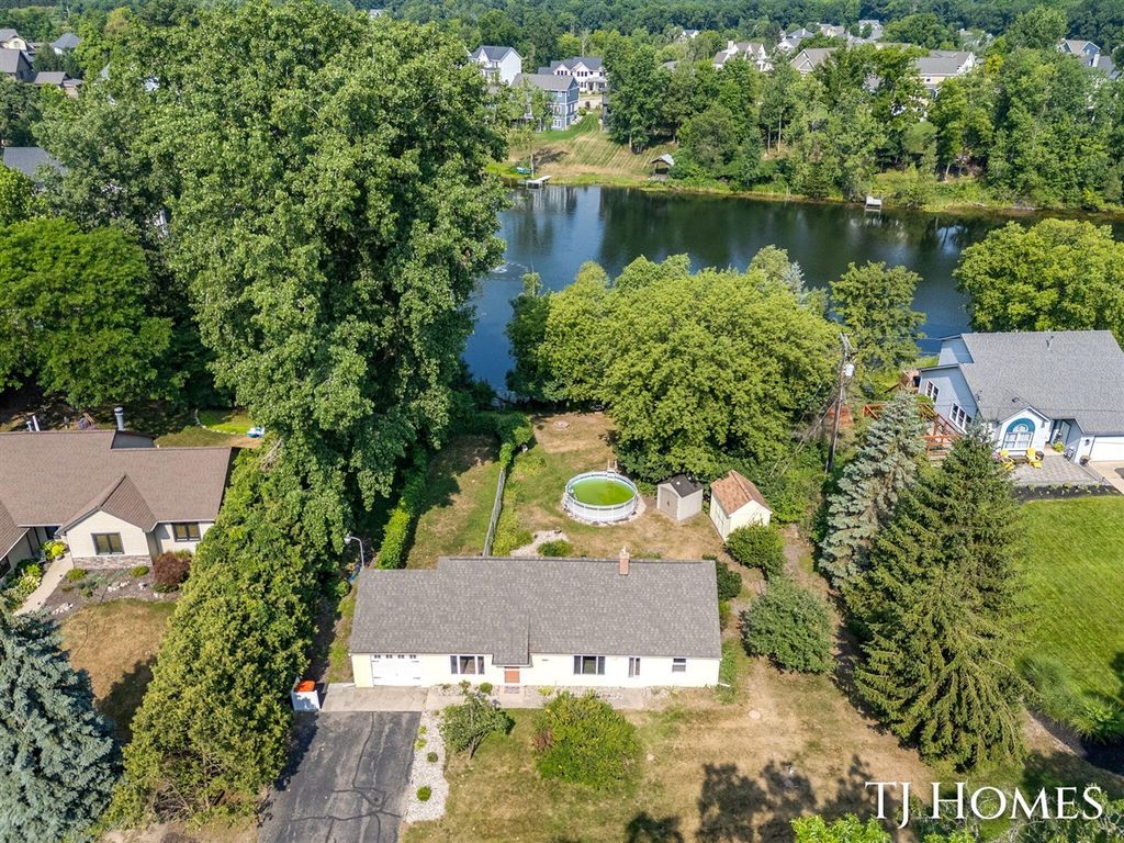 2215 Maguire Avenue, Grand Rapids, MI 49525