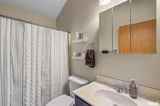 493 44TH Avenue Court, East Moline, IL 61244