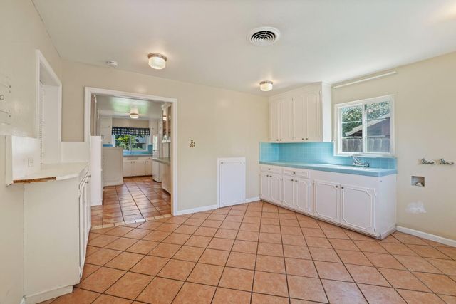 1162 Oxford Way, Stockton, CA 95204
