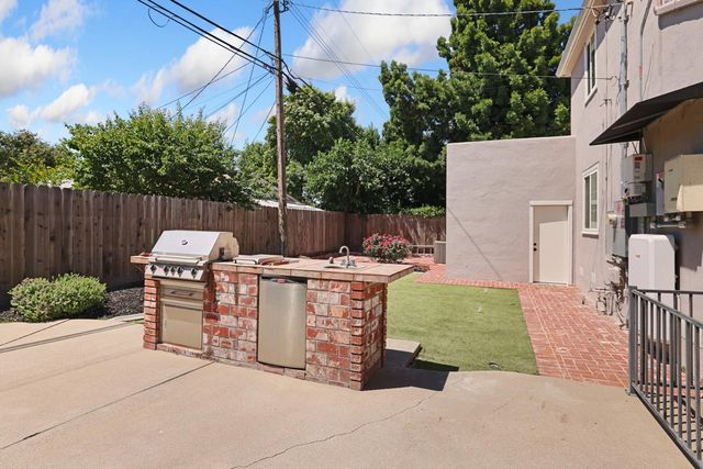 1162 Oxford Way, Stockton, CA 95204