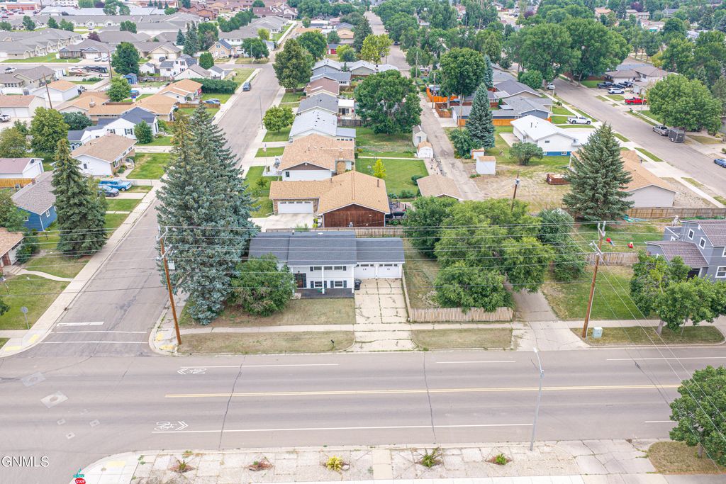 107 18th Street E, Williston, ND 58801 photo 4