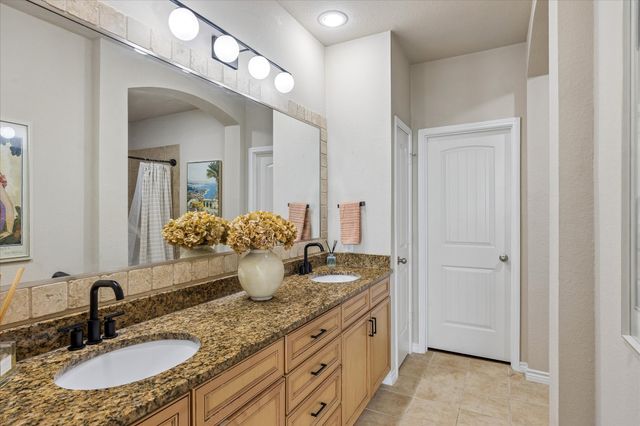 950 Henderson Street 1220, Fort Worth, TX 76102