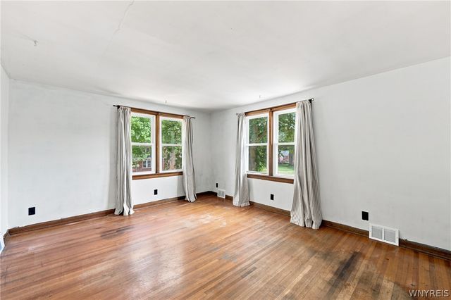 131 Chamberlin Drive, West Seneca, NY 14210