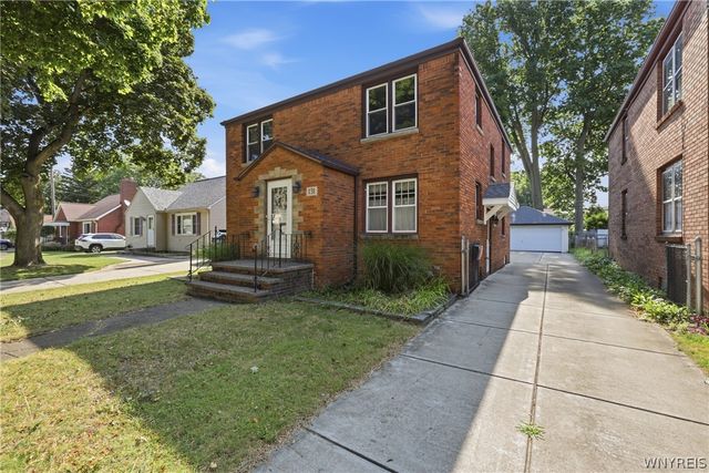 131 Chamberlin Drive, West Seneca, NY 14210